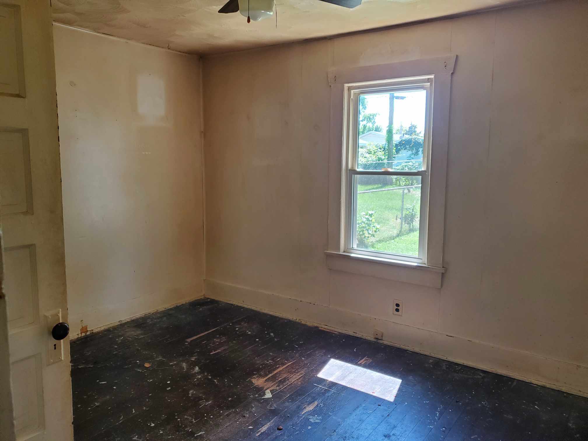 Building Photo - 1305 E Lawrence St