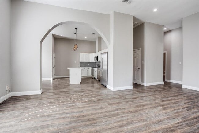 Building Photo - 5201 Eastside Ave