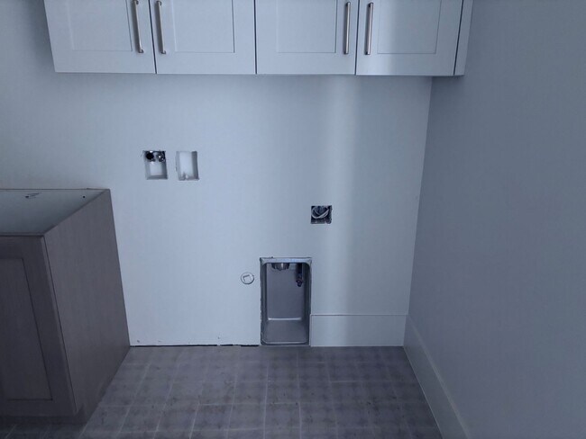 Building Photo - Huge Single Story with Pool and RV Garage