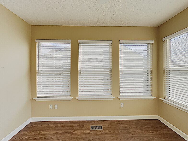 Building Photo - 158 Vintage Cir