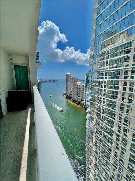 Building Photo - 300 S Biscayne Blvd