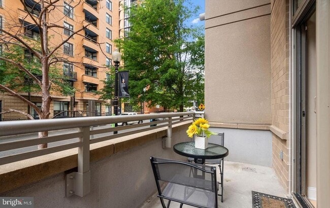 Building Photo - 811 4th St NW