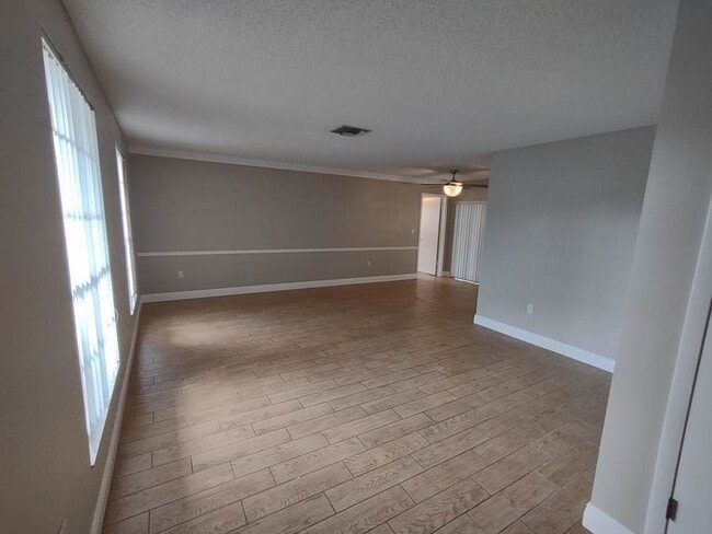 Building Photo - 8811 Seeley Ln