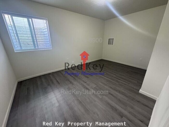 Building Photo - Broxburn Way Duplex