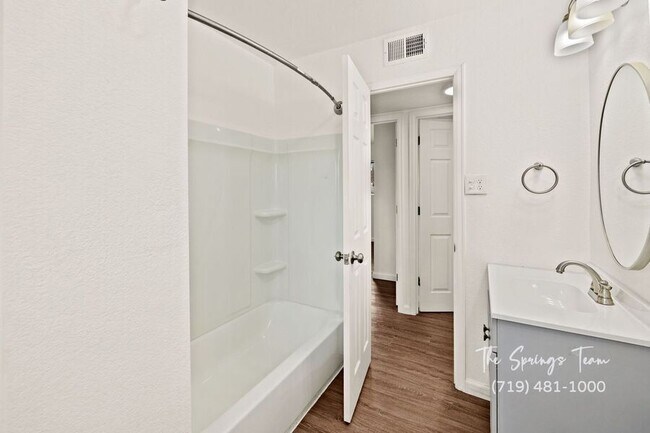 Building Photo - 1216 Pando Ave