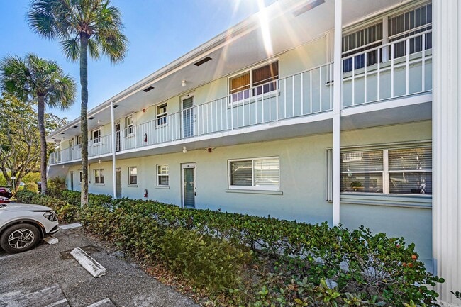 Building Photo - 2440 SW 22nd Ave