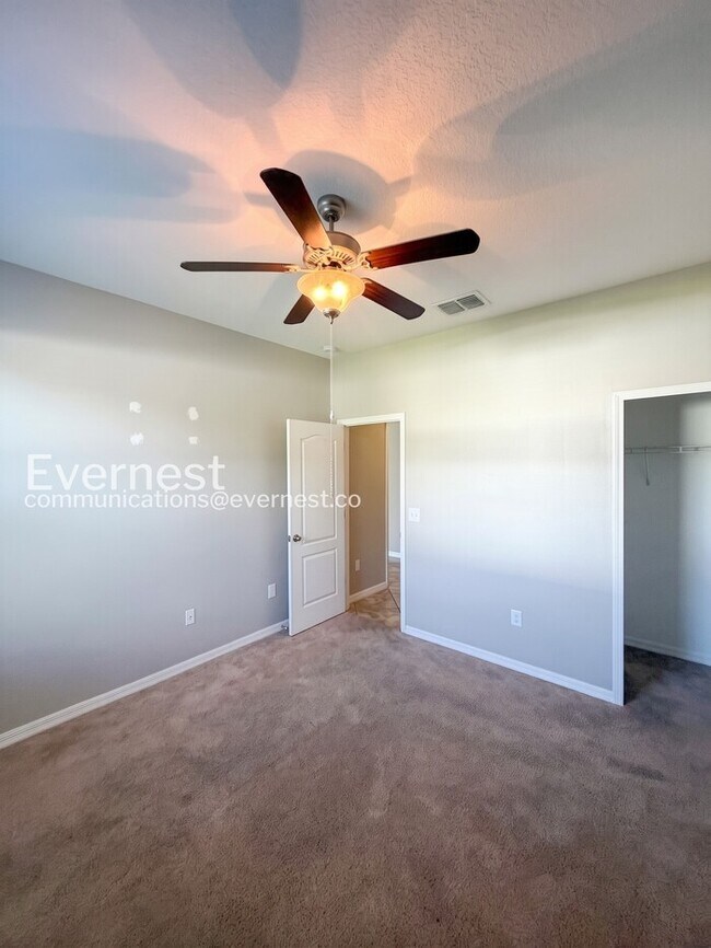 Building Photo - 4 Bed & 3 Bath Home with Fenced Yard and Modern Amenities / Voucher Accepted / No Pets Allowed / ...