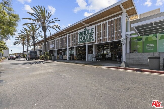 Building Photo - 205 7th Ave