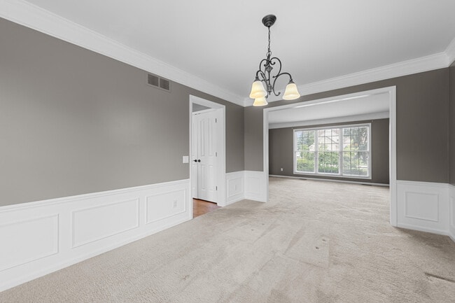 Building Photo - 47643 Ashford Dr S