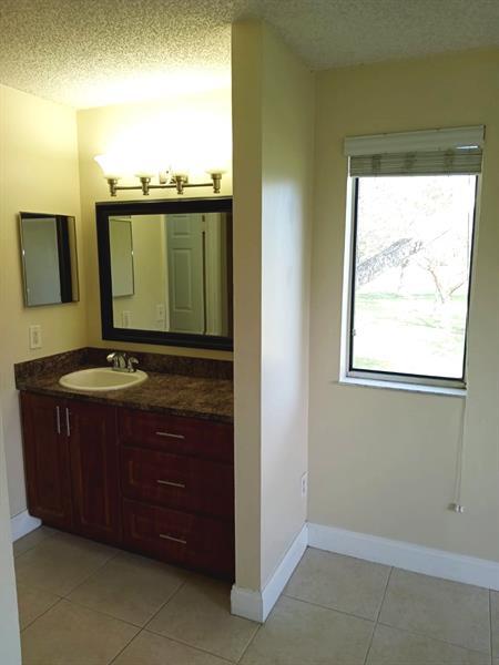 Building Photo - 1055 Coral Club Dr