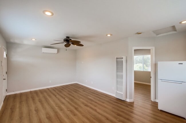 Building Photo - Cute 1 BEDROOM, 1 Bath Apartment in Del Cerro