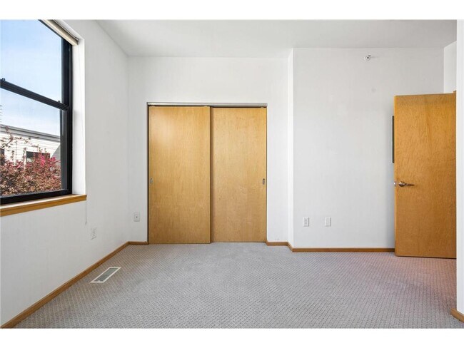Building Photo - 2818 Aldrich Ave S