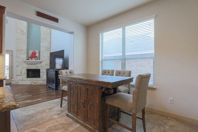 Building Photo - 2300 Dovetail St