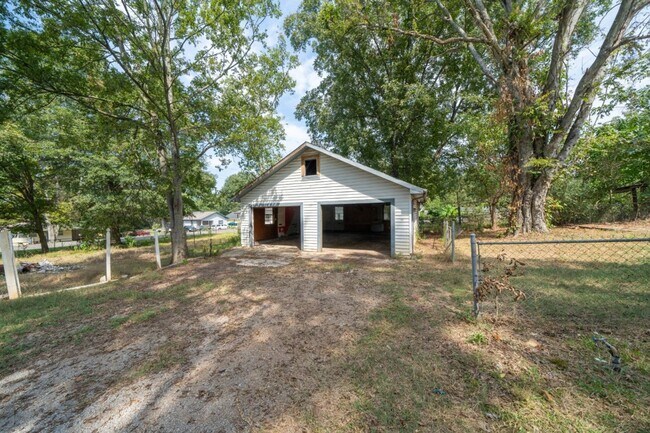 Building Photo - Charming Corner-Lot Home in Bessemer – So ...