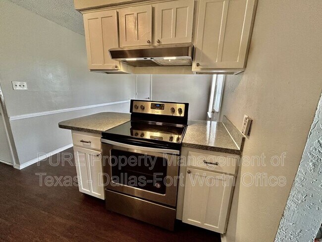 Building Photo - 3505 Biscay Dr