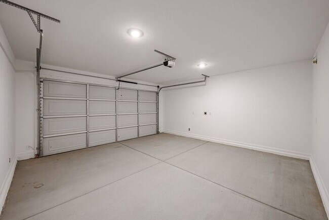 Building Photo - NEW 5 BEDROOM 3 BATHROOM HOME AVILABLE FOR RENT!