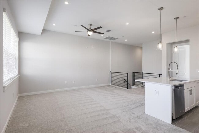 Building Photo - 12001 Vista Parke Dr