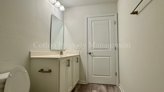 Building Photo - 473 Esthwaite Dr SE