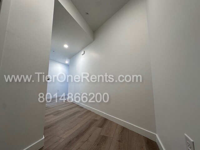 Building Photo - Move-in special:  First month's rent free!