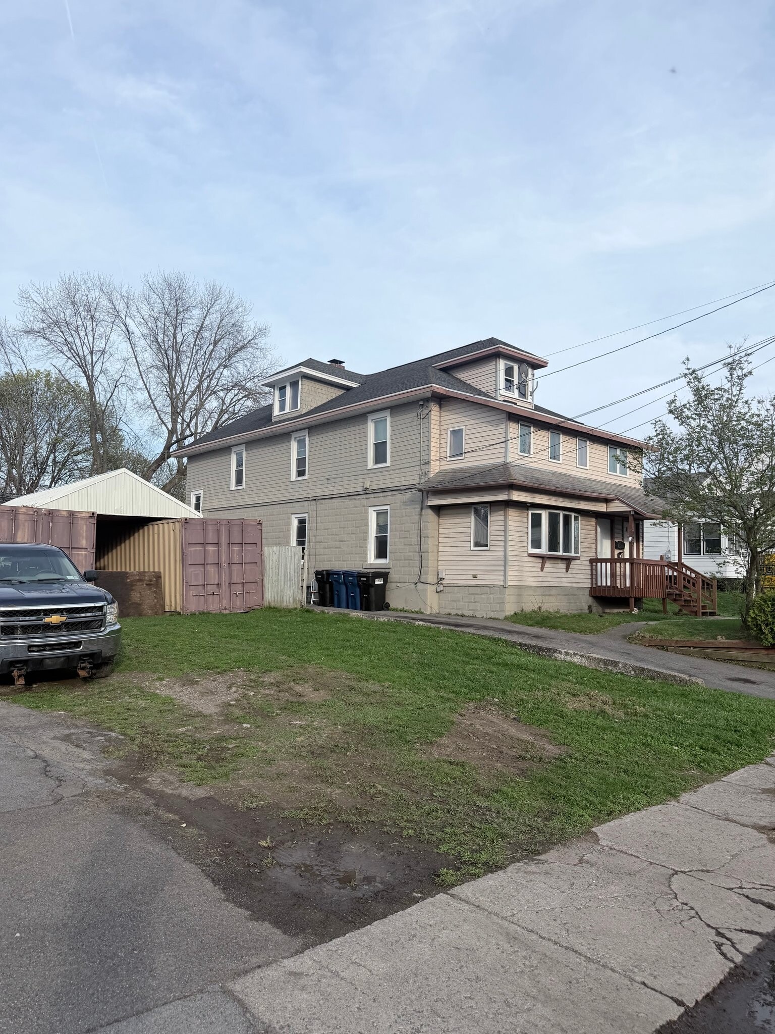 Building Photo - 1022 Avery Ave