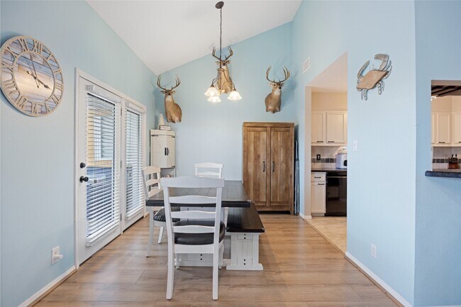 Building Photo - 1114 Tiki Dr