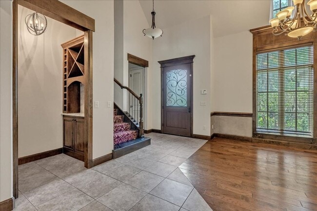 Building Photo - Gorgeous Executive Home - Open Plan - Stor...