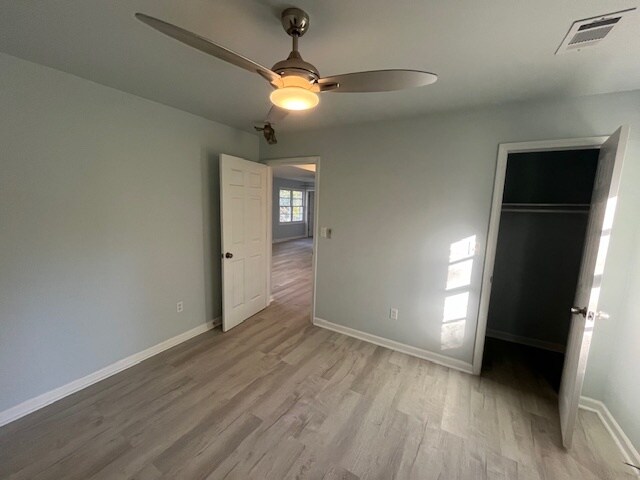 Building Photo - 1957 Knightsbridge Rd