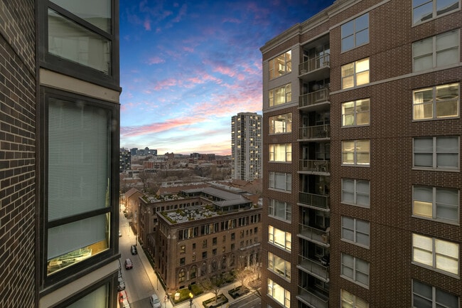 Building Photo - 21 W Goethe St