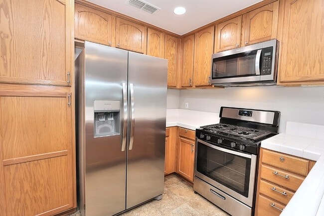 Building Photo - Beautiful Condo in Gated Community for Rent!