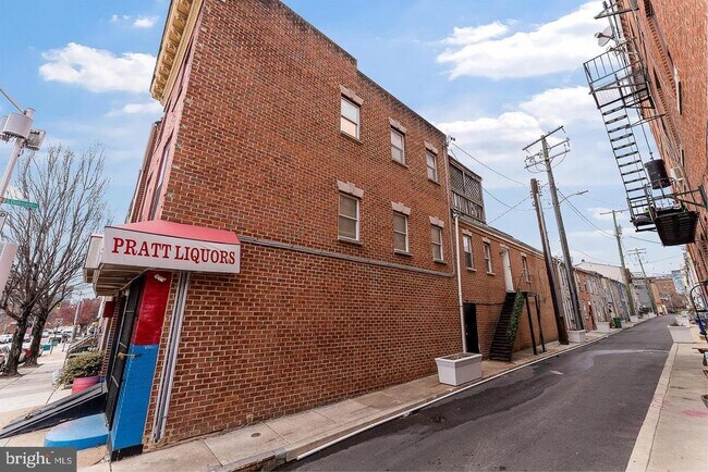 Building Photo - 1818 E Pratt St