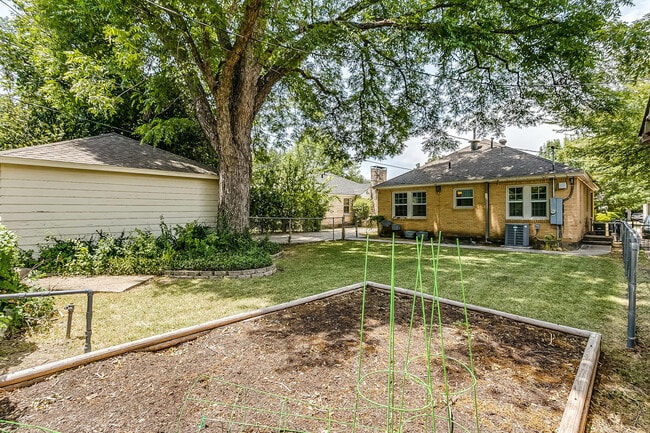 Building Photo - Ready for New Students- 2 Bed, 1 Bath Tudor Home Minutes from TCU- 76109