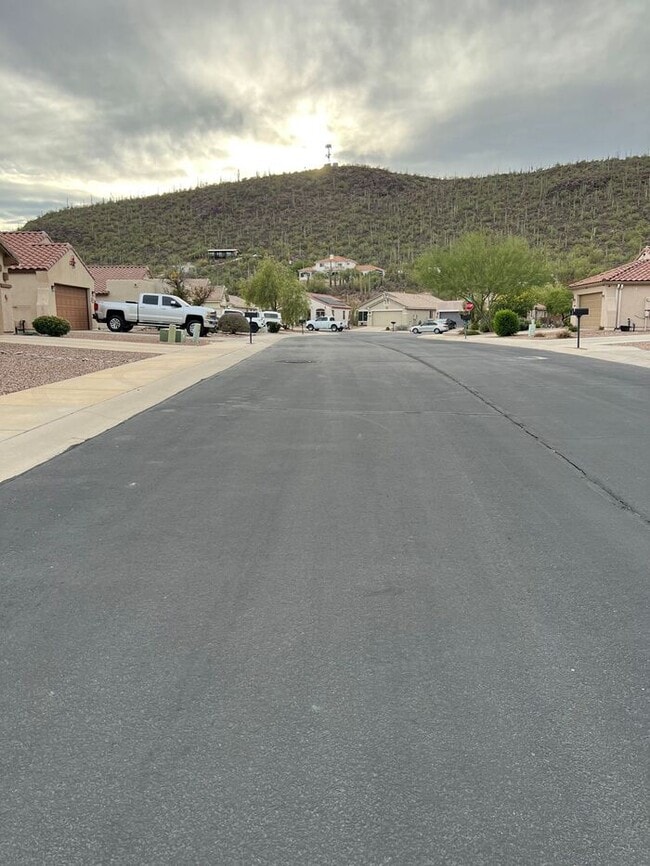 Building Photo - HOUSE FOR RENT