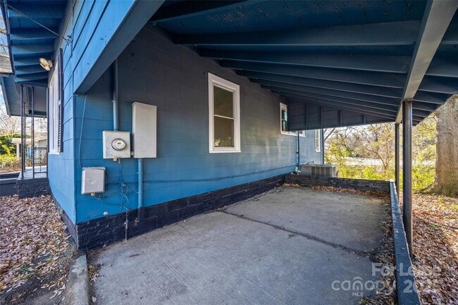 Building Photo - 1127 W 5th Ave