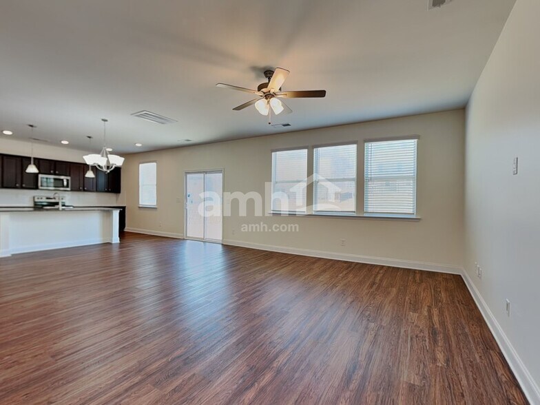 Building Photo - 2132 Laurel Vlg Cir