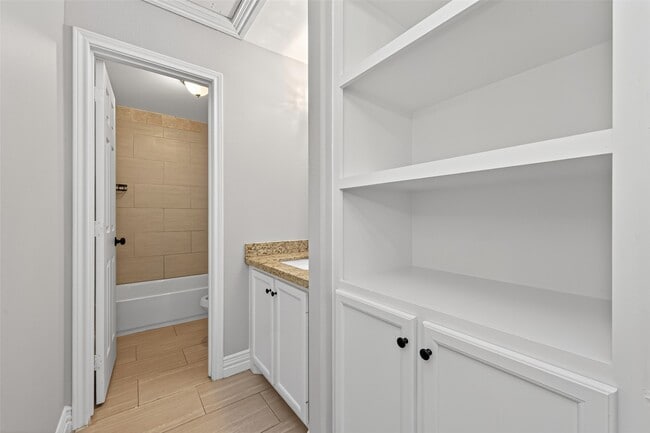 Building Photo - 2509 Moreau St