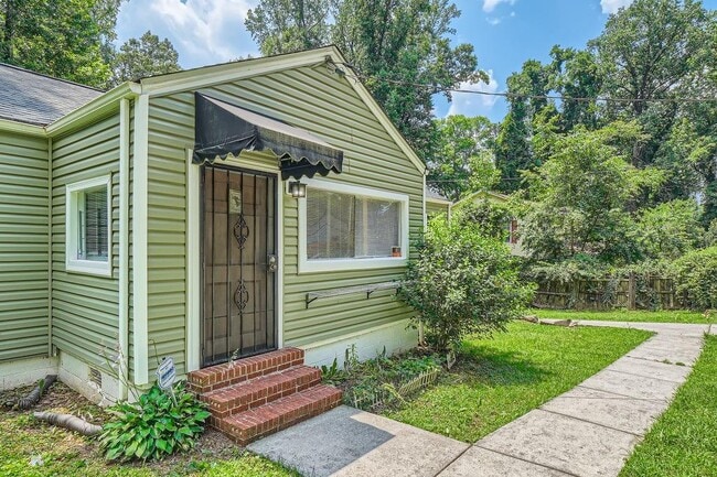 Building Photo - 1744 S Olympian Way SW