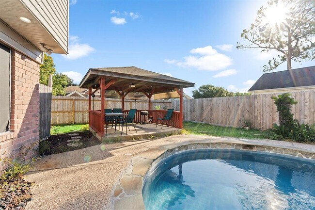 Building Photo - 9942 Villa Verde Dr
