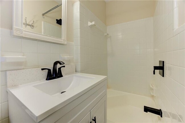 Building Photo - 465 Windsor Parkway