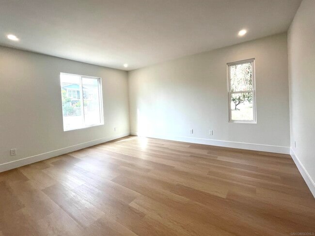 Building Photo - 1093 N Vulcan Ave