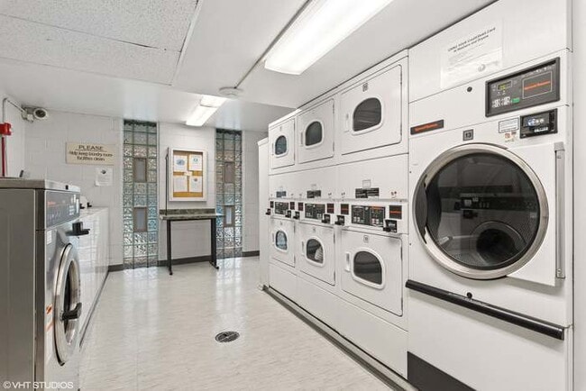 Laundry - 21 W Goethe St