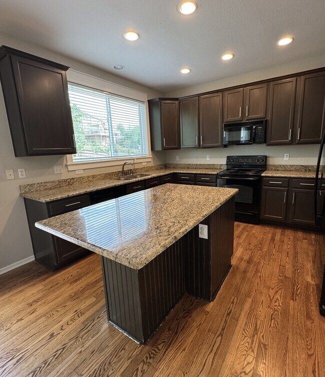 Building Photo - 2390 Broadleaf Loop