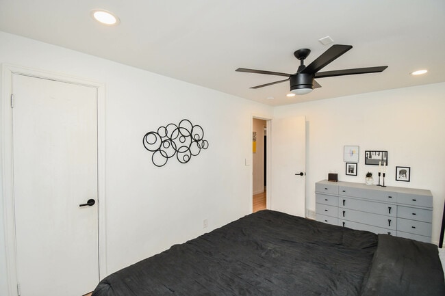 Building Photo - 2012 W 22nd St