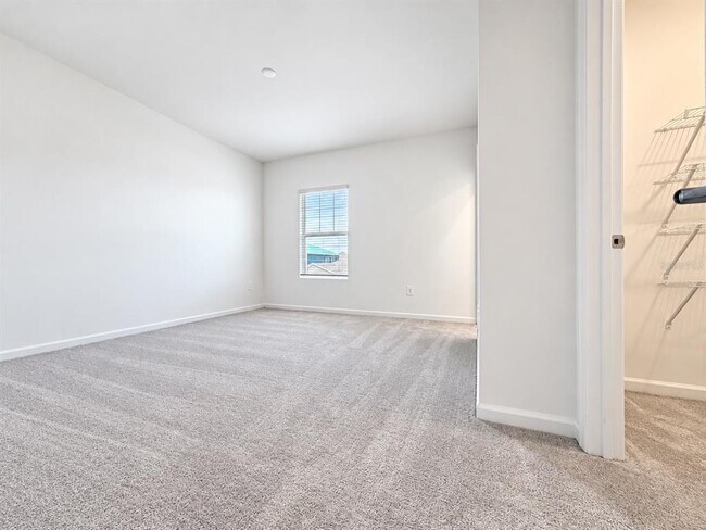 Building Photo - 5605 Ronin Dr