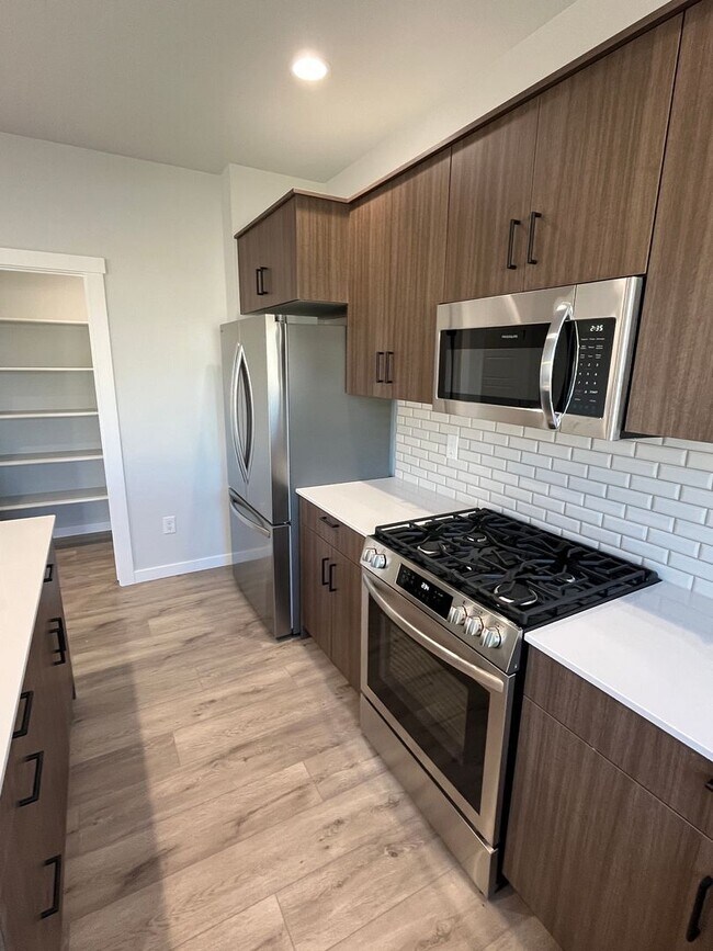 Building Photo - BRAND NEW 4 Bed 2.5 Bath Home