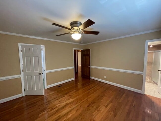 Building Photo - Wonderful ranch with inground pool!