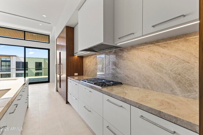 Building Photo - 6587 N Palmeraie Blvd