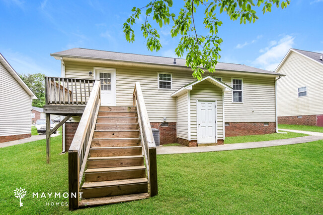 Building Photo - Inviting Brick Home!