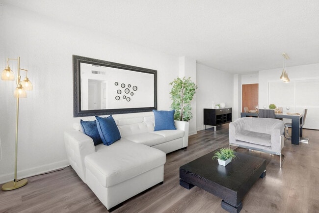 Building Photo - 4001 S Ocean Dr