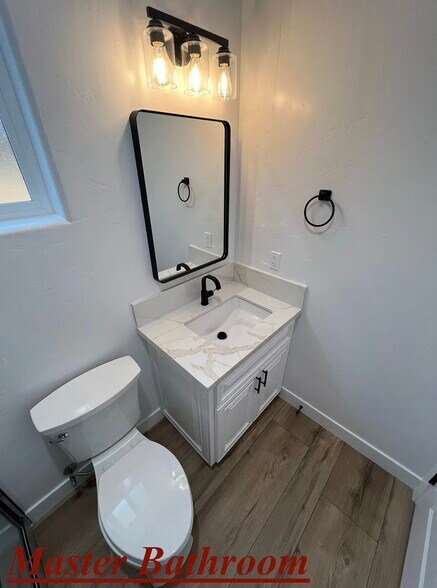 Building Photo - 590 N Lincoln Ave