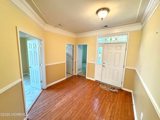 Building Photo - 105 Golf View Dr
